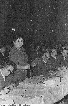 Dresden. Stadtverordnetensitzung im wiederaufbaugebauten Sitzungssaal des Rathauses Dresden, 1964
