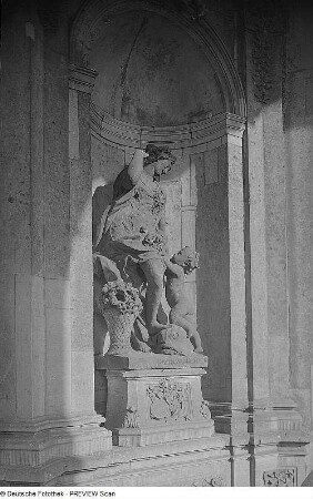 Dresden. Zwinger, Kronentor. Venus Anadyomene (1724; B. Permoser) aus dem Schloßpark Wiederau (Kreis Borna)
