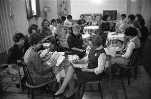 Meeting einer amerikanischen Frauengruppe im evangelischen Mädchenwohnheim Hardtheim.