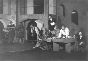 Das Nachfolge Christi-Spiel. Dramatische Dichtung von Max Mell. Staatsschauspiel Dresden, Dresdner Erstaufführung 28.03.1929 : Szene mit Liedtke als Bartlme Haaß, Lindner als Schloßherr, Paulsen als Achaz Gollob, Woester als Hundsbub, Hellberg als Glasjung, Bauer als Handschuh-Pankarter, Ponto als Graf Montacuto, Kottenkamp als der bloße Pankarter, Kleinoschegg als Thomerl und Ostwald als Kötznickel