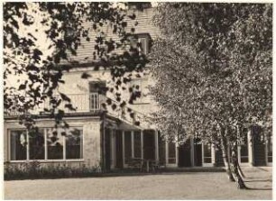 Garten Schmitt, Reichenberg: Blick vom Garten auf das Haus