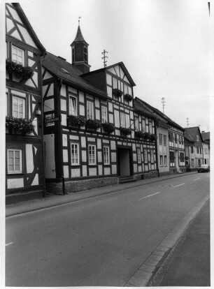 Ehemaliges Schul- und Rathaus; Leun, Limburger Straße 5