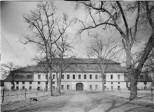 Graditz. Ehemaliges Kurfürstliches Gestüt. Schloss, Hoffront : Graditz, ehem. kurfürstl. Landsitz (Hauptgestüt)