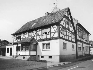 Wohnhaus, Fachwerk; Hasselroth, Hauptstraße 43, Hauptstraße 43a