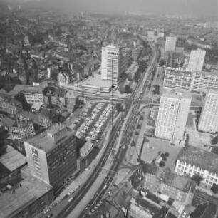 Kreuzung Krämpferstraße und Juri-Gagarin-Ring in Erfurt : Blickrichtung Nordwesten in die Altstadt
