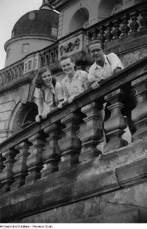 Renate Rössing (links) mit Freunden