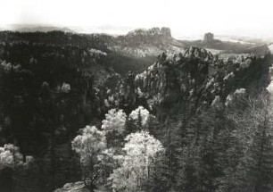Sächsische Schweiz. Blick über den Dom gegen Schrammsteine und Falkenstein