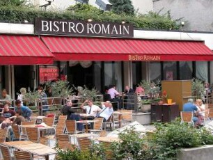 Bistro in einer Seitenpassage der Champs Elysees