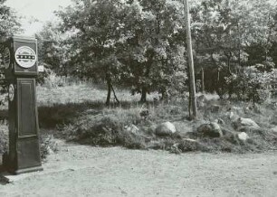 Leipzig-Burghausen. Bienitz, Jungsteinzeitliches Hügelgrab und Dapolin-Tanksäule