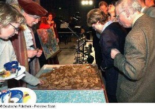 Festabend im Deutschen Hygiene-Museum. Kreuzworträtsel mit Russischbrot