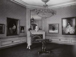 Schloss Pillnitz, Bergpalais, Kaiserzimmer : Rayski-Saal (Kaiserzimmer). Interimsquartier der Dresdner Gemäldegalerie in Schloss Pillnitz