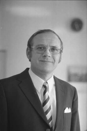 BNN-Interview mit Kfz-Meister Fritz Dieterle zur Kennzeichnung von der Kfz-Innung angehörenden Meisterbetrieben des Kfz-Handwerks