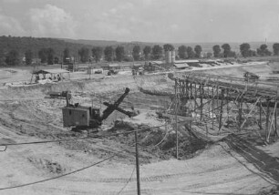 Erdbaustelle des Wehrs Oberesslingen/Neckar