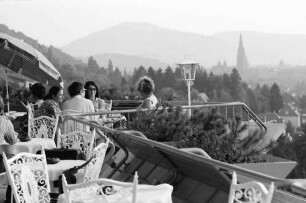 Freiburg: Restaurantterrasse mit Blick aufs Münster, Bad Hotel Jägerhäusle