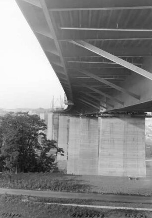 Jagsttalbrücke Widdern in km 512,700 Blick von Widerlager A in Richtung Würzburg. Freivorbau bei Hilfsstütze H 101