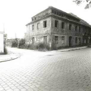 Cottbus, Thälmannplatz 43. Wohnhaus (Tuchmacherhaus, ruinös, 17. Jh.). Eckansicht