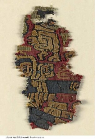 Fragment eines Besatzes mit Resten einer Darstellung der Anbetung der Magier