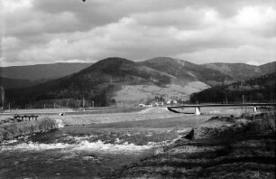 Buchholz: Elzwehr und Blick zum Kandel