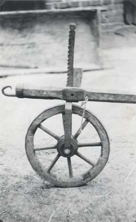 Landwirtschaftliches Arbeitsgerät in Sabrodt : Land- und Viehwirtschaft - Bodenbearbeitung und -pflege. Ort: Zabrod / Sabrodt. Haus Nr. 7. Hakenpflug.