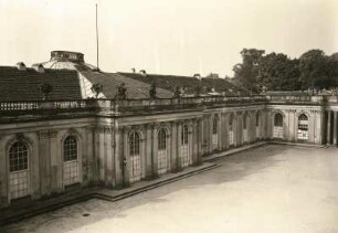 Potsdam, Maulbeerallee. Schloß Sanssouci 1745/1748; G. W. v. Knobelsdorff). Nordseite