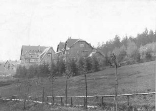 Bärenburg-Oberbärenburg. Ortsteilansicht mit Dolzes Berghotel (Berghotel Friedrichshöhe)
