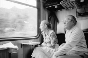 Rheinstrecke; Fahrt mit TEE Rheingold nach Amsterdam; im Abteil mit Spitzli und Grosjean