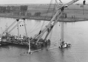Bergung eines Schiffes in der Unterweser