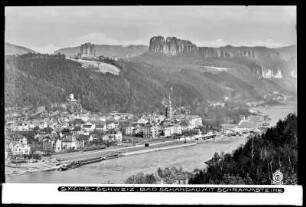 Blick auf Bad Schandau an der Elbe und Schrammsteine