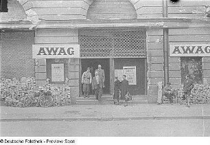 Aufnahmen der Kaufhäuser Awag (Allgemeine Warenhandels-Gesellschaft) und Hertie in Berlin