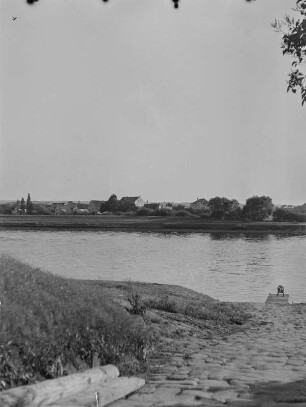 Dresden-Pillnitz. Blick über die Elbe