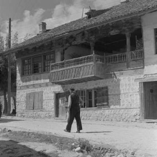 Alltagsbild. Landsleute unterwegs in Bansko