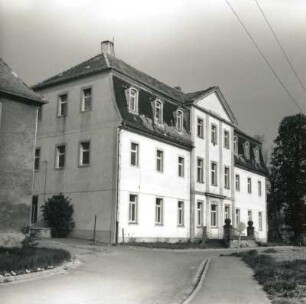 Großpösna-Störmthal, Dorfstraße. Schloss Störmthal (Rittergut; 1693 (Hauptbau), 1786; Elbrich (Seitenflügel)). Gartenansicht