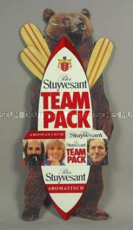 Werbeschild (beidseitig) mit Werbeaufdruck für "Peter Stuyvesant"-Zigaretten (Motiv: Braunbär)