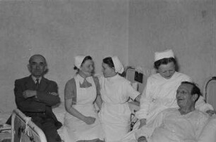 Reportage aus dem jüdischen Krankenhaus : Krankenschwestern mit Patienten
