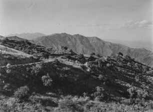Berglandschaft : Blick über eine bergige Landschaft