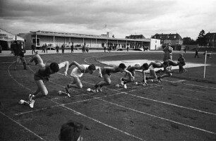Einweihung des werkseigenen Sportplatzes der Firma Siemens in der Hertzstraße.