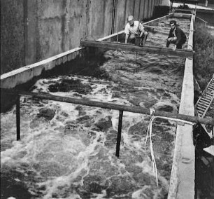 Pneumatische Wellenbrecher für Seebagger: Oszillierende Geschwindigkeitsmessung in der Ausgangswelle