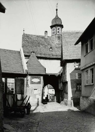 Königstein im Taunus, Rathaus : Königstein im Taunus. Altes Rathaus, ehemals Tor der Stadtbefestigung. Ansicht von Süden