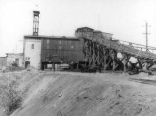 Olbersdorf. Braunkohlenwerk "Glückauf". Rohkohleaufbereitungsanlage mit Schrägaufzug