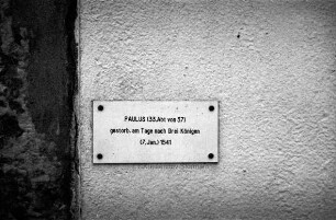 Matthias-Claudius-Kirche: Abtsgrabplatten: Beschriftung für Paulus