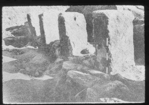 Tell en-nasbe, Monolith. Pfeilerreihe