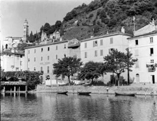 Blick vom Luganer See auf Morcote mit Kirche