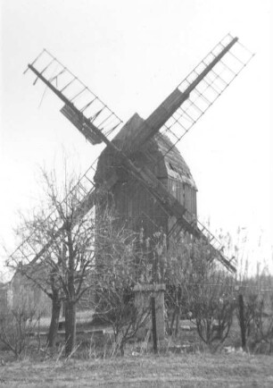 Irxleben. Mühle Hilmer, Bockmühle, (1983 eingestürzt)