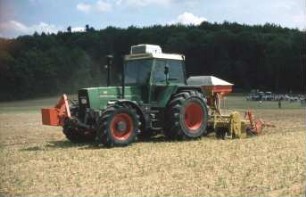Fotografie: Minimalbearbeitung, Zinkenrotor, Flügelschargrubber, Drillmaschine, Pneumatische Verteilung, Zahnpackerwalze