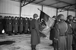 Gelöbnis von 57 Rekruten des Fernmeldebataillons 775 in der Mackensen-Kaserne.