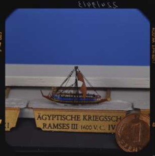 Miniaturmodell eines ägyptischen Kriegsschiffes von Ramses III von ca. 1600 v. Chr.