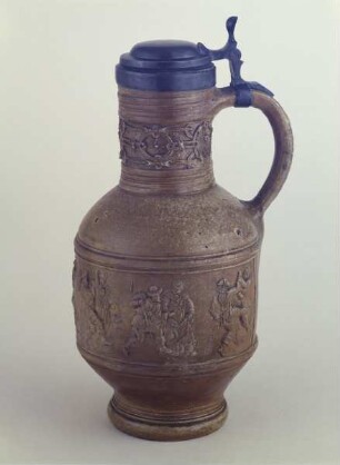Krug mit Zinndeckel