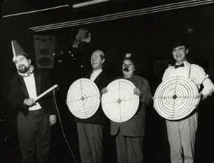 Bombenstimmung. Alexander Welbat, Dieter Kursawe, Siegrid Hackenberg, Peter Herzog