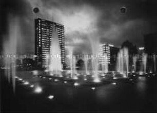 Berlin, der beleuchtete Ernst-Reuter-Platz bei Nacht