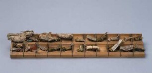 Kasten mit kleinen Reliquienstücken